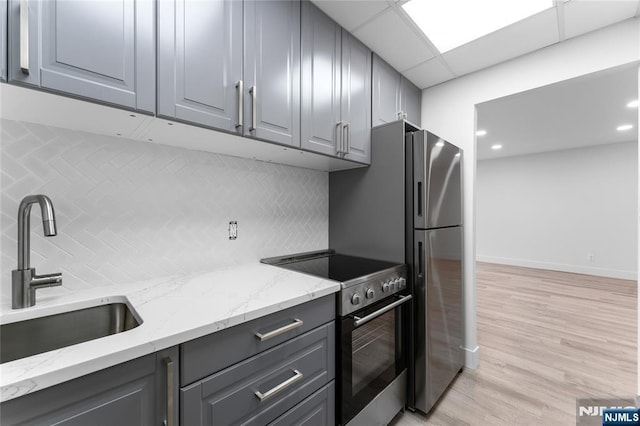 1111 River Rd Unit F25, Edgewater, NJ 07020 - kitchen with gray cabinets, a sink, stainless steel electric range, decorative backsplash, and light wood-style flooring