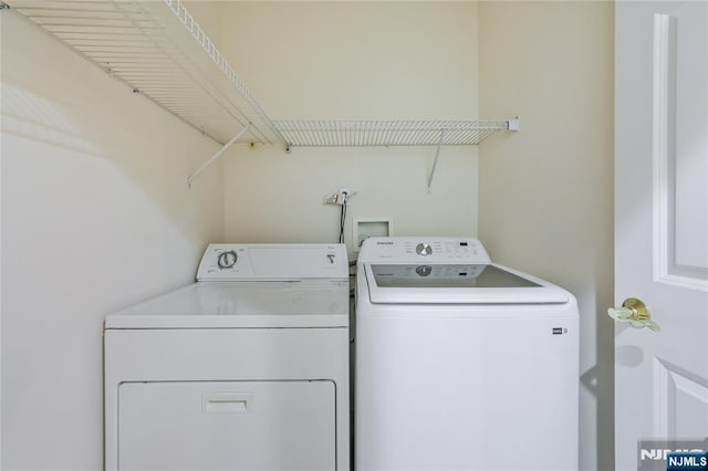 445B 7th St Unit B, Palisades Park, NJ 07650 - laundry room with independent washer and dryer