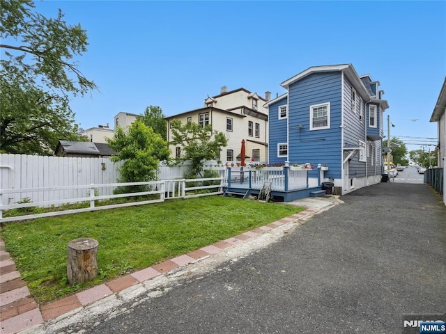 548 Jefferson Ave, Elizabeth, NJ 07201 - view of front facade featuring a wooden deck