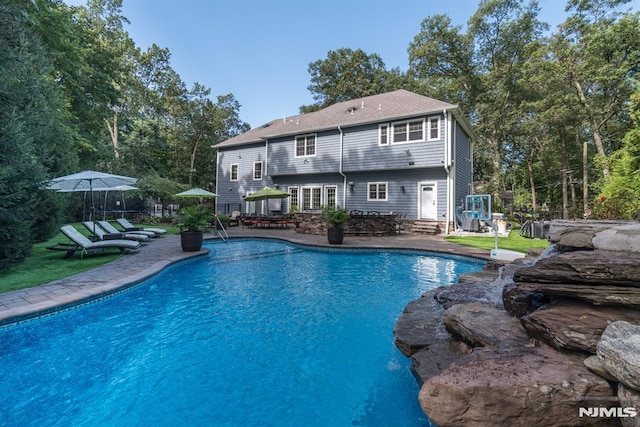 87 Skytop Dr, Mahwah, NJ 07430 - outdoor pool featuring a patio and entry steps