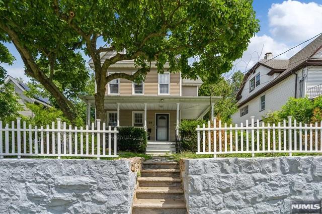 129 Phelps Ave, Englewood, NJ 07631 - view of front of property with a porch and a fenced front yard