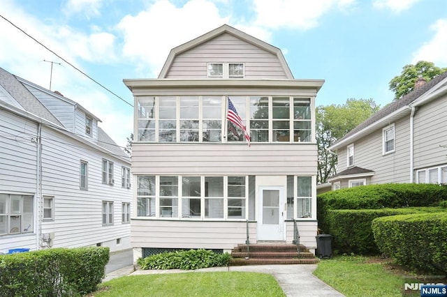 267 Hoover Ave, Bloomfield, NJ 07003 - colonial inspired home featuring entry steps and a gambrel roof