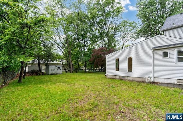 310 Spring Valley Rd, Paramus, NJ 07652 - view of grassy yard