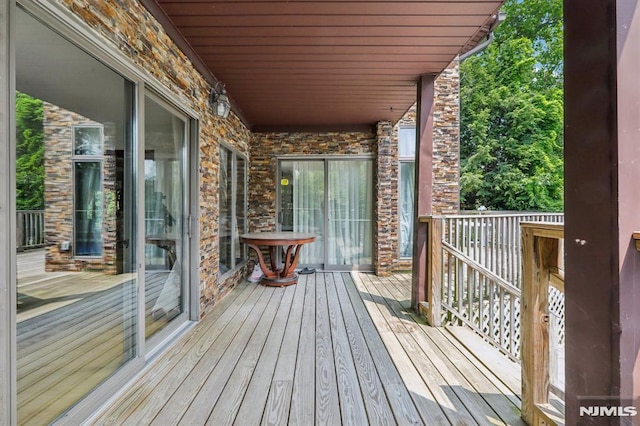 1060 Briar Way, Fort Lee, NJ 07024 - view of wooden terrace