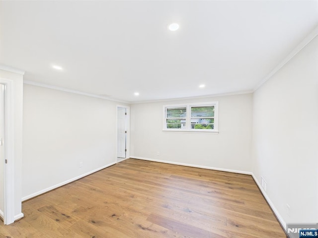 995 Andover Ter, Ridgewood, NJ 07450 - unfurnished room featuring crown molding, wood finished floors, recessed lighting, and baseboards