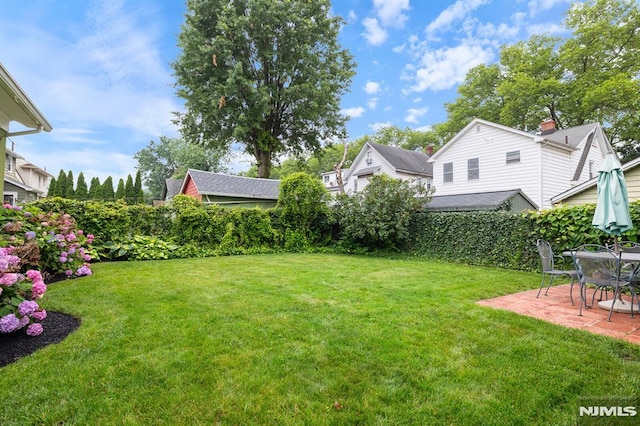 206 Eastern Way, Rutherford, NJ 07070 - view of yard featuring a patio
