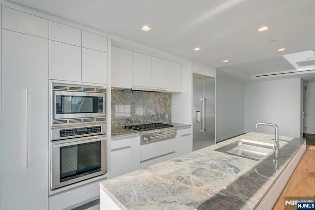 320 Adolphus Ave Unit 1115, Cliffside Park, NJ 07010 - kitchen with built in appliances, a sink, modern cabinets, light wood-style flooring, and recessed lighting