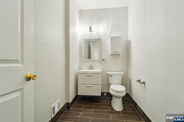 315 Winthrop Dr Unit 3082, Nutley, NJ 07110 - bathroom with vanity, wood tiled floors, toilet, and baseboards