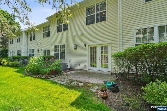 315 Winthrop Dr Unit 3082, Nutley, NJ 07110 - back of property with a lawn, cooling unit, and a patio area