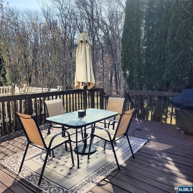 8 Tudor Pl Unit B08, Mount Olive Township, NJ 07828 - deck with outdoor dining space