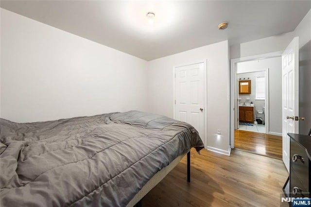 303-305 Runyon St, Newark, NJ 07108 - bedroom featuring light wood-style flooring and baseboards