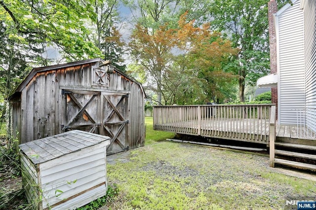 408 Terhune Ave, Paramus, NJ 07652 - view of grassy yard featuring a wooden deck and view of scattered trees