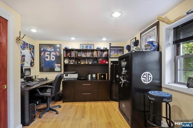 5 Edgewood Ct, Ringwood, NJ 07456 - home office with light wood finished floors