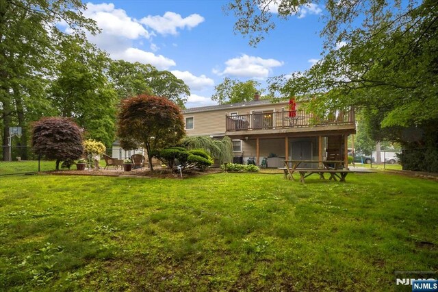 5 Edgewood Ct, Ringwood, NJ 07456 - back of house with a deck