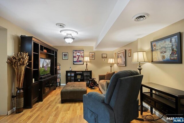5 Edgewood Ct, Ringwood, NJ 07456 - living area featuring light wood-style flooring and baseboards