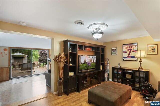 5 Edgewood Ct, Ringwood, NJ 07456 - living room featuring light wood-type flooring