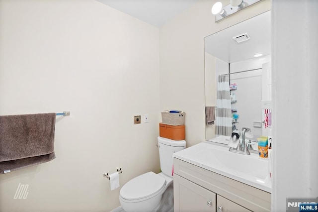 519 Windsor Dr Unit 204, Palisades Park, NJ 07650 - full bath with toilet, vanity, a shower with curtain, and baseboards