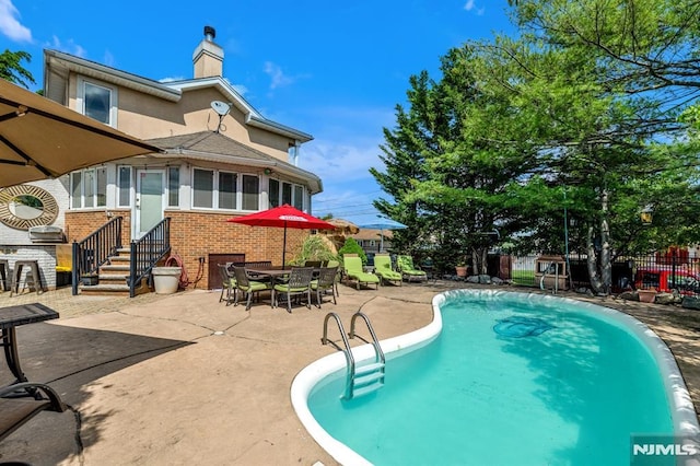 28 Elizabeth Ct, Secaucus, NJ 07094 - swimming pool with a patio area and entry steps