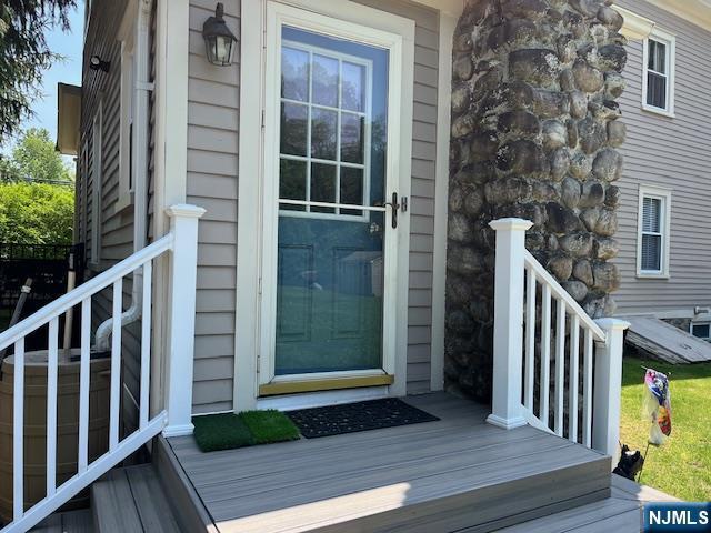 889 Circle Ave, Franklin Lakes, NJ 07417 - view of exterior entry