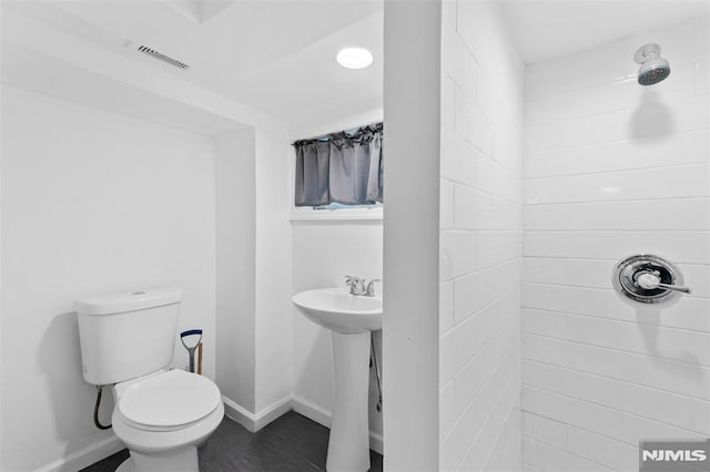 1146 Stasia St, Teaneck, NJ 07666 - full bath with a tile shower and tile patterned floors