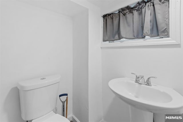 1146 Stasia St, Teaneck, NJ 07666 - half bath with toilet and a sink