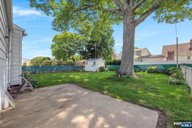 13 Wonham St, Clifton, NJ 07013 - view of yard featuring a patio