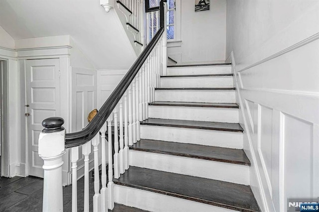 10 Whittier Ave, Trenton, NJ 08618 - stairway featuring vaulted ceiling and a decorative wall