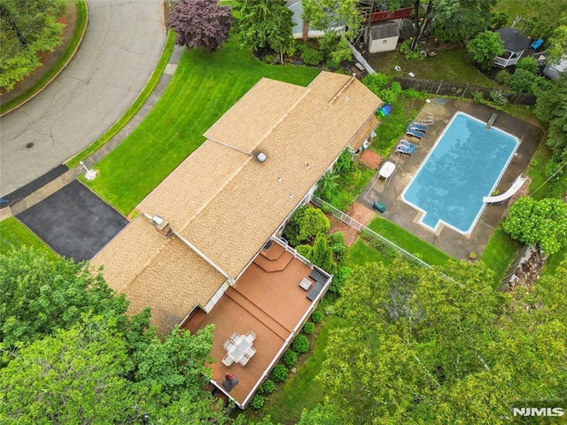 7 Meadow Ct, Midland Park, NJ 07432 - view from above of property featuring a pool