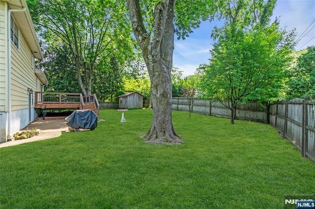 8 Delmar Ave, Cresskill, NJ 07626 - view of yard with a deck