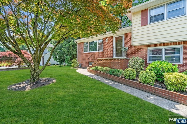 8 Delmar Ave, Cresskill, NJ 07626 - view of grassy yard