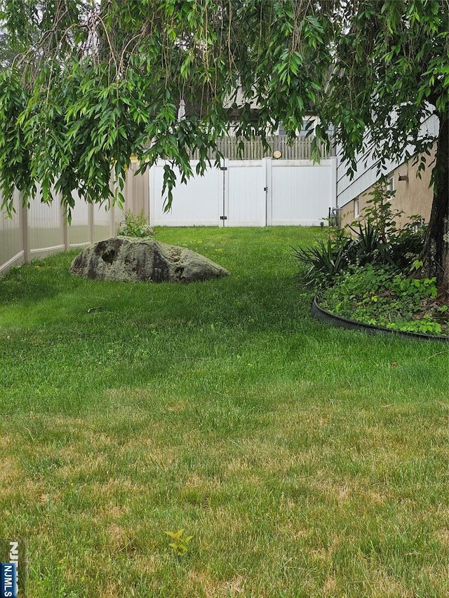 37 Pocohontas Path, Lincoln Park Borough, NJ 07035 - view of yard