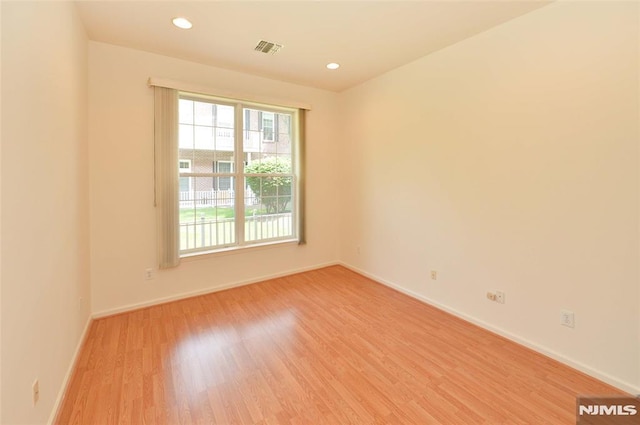 103 Four Seasons Unit 103, Wayne, NJ 07470 - unfurnished room with light wood finished floors, baseboards, and recessed lighting