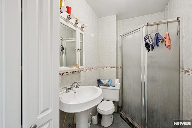 361/2 Hecker St, Newark, NJ 07103 - full bathroom featuring a stall shower, tile patterned floors, and tile walls