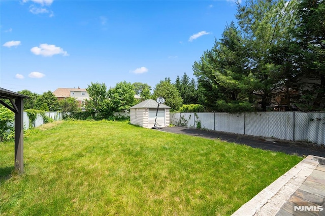 3 Drury Ln, Fort Lee, NJ 07024 - view of yard with an outbuilding