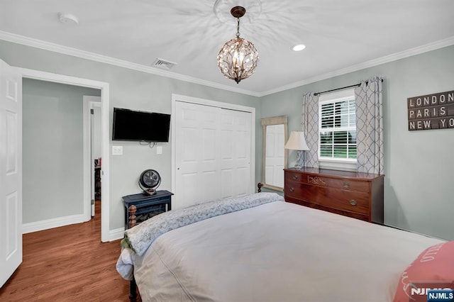 39 N 5th St, Park Ridge, NJ 07656 - bedroom with wood finished floors, ornamental molding, a chandelier, a closet, and recessed lighting
