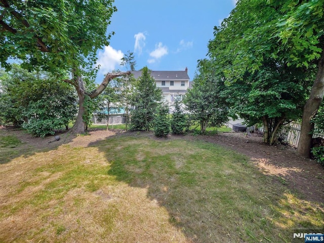 39 Daniels Dr, Clifton, NJ 07013 - view of yard