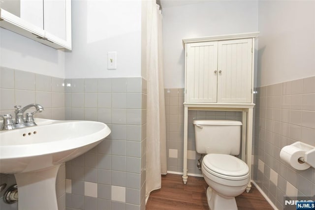 62 Overlook Ave, North Haledon, NJ 07508 - full bath featuring tile walls, wood finished floors, wainscoting, and curtained shower