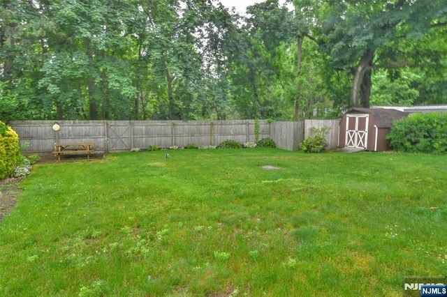 62 Overlook Ave, North Haledon, NJ 07508 - fenced backyard with a shed