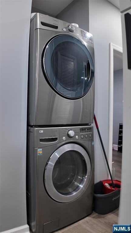 20 2nd Ave, Paterson, NJ 07524 - laundry area with stacked washer / dryer and wood finished floors