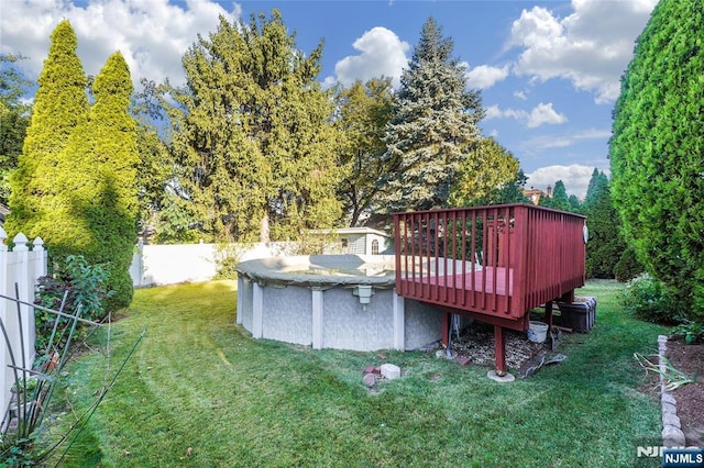 405 Abbott Ave, Ridgefield, NJ 07657 - fenced yard with a wooden deck