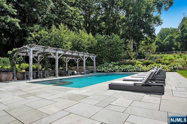 393 Anderson Ave, Alpine, NJ 07620