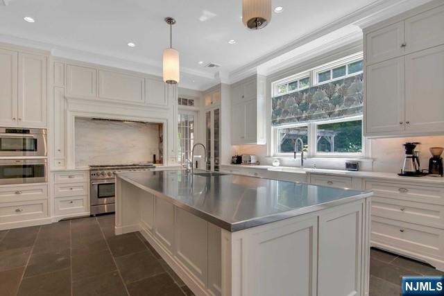 393 Anderson Ave, Alpine, NJ 07620