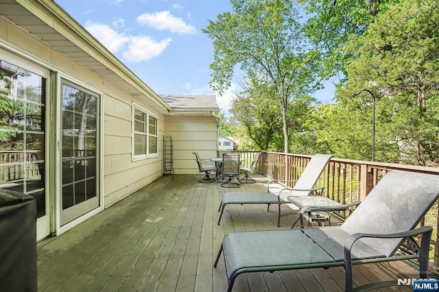 24 Eton Ct, Wayne, NJ 07470 - deck with outdoor dining space