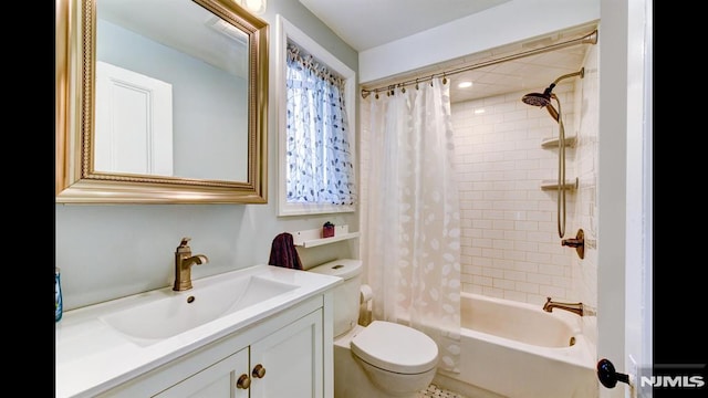 118 High St, Nutley, NJ 07110 - full bath featuring vanity and shower / tub combo with curtain