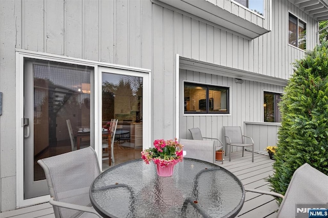 11 Country Ln, Mahwah, NJ 07430 - deck with outdoor dining area