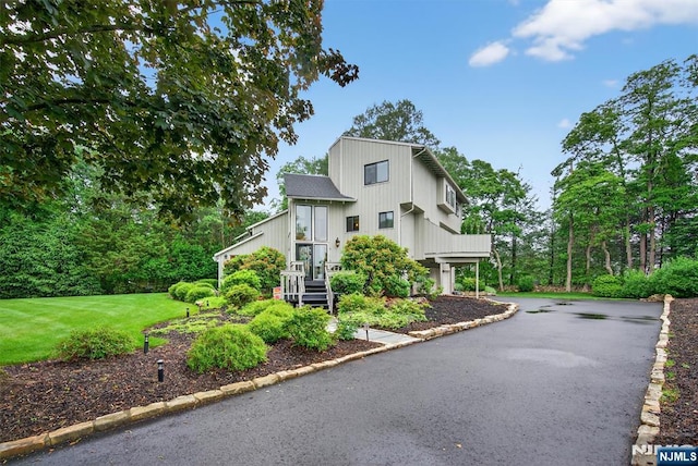 11 Country Ln, Mahwah, NJ 07430 - view of front of home with driveway, a front yard, and a garage