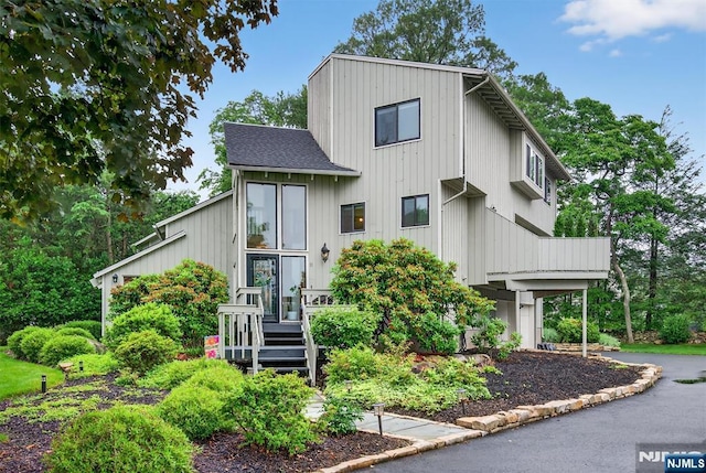 11 Country Ln, Mahwah, NJ 07430 - view of front of house featuring board and batten siding