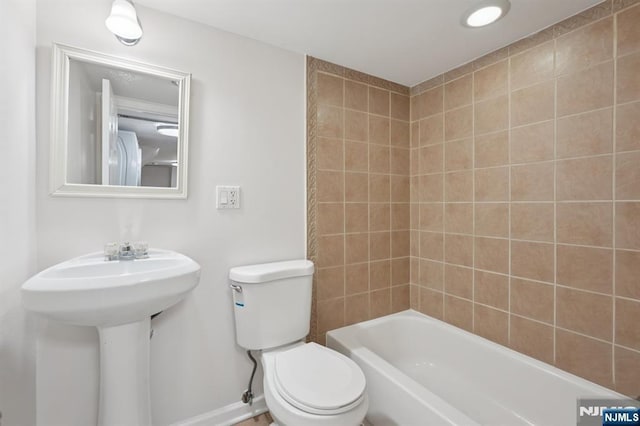 26 Amsterdam Ave, Teaneck, NJ 07666 - full bath with toilet and bathtub / shower combination