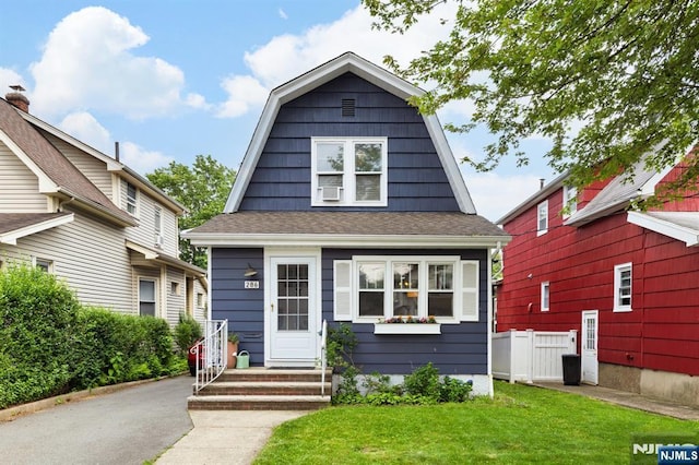 286 Willow Ave, Lyndhurst, NJ 07071 - view of front of property featuring a gambrel roof and roof with shingles