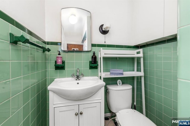 286 Willow Ave, Lyndhurst, NJ 07071 - bathroom featuring vanity and tile walls